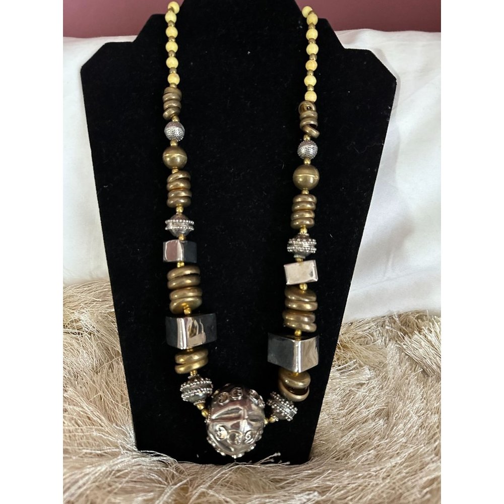 Vintage metal beaded necklace